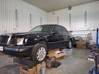 1993 Mercedes-Benz E-Класс 280 I (W124), чёрный, 1300000 рублей, вид 1