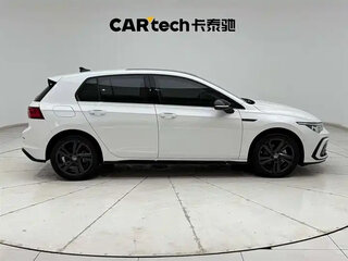 2022 Volkswagen Golf VIII, белый, 1810000 рублей, вид 4