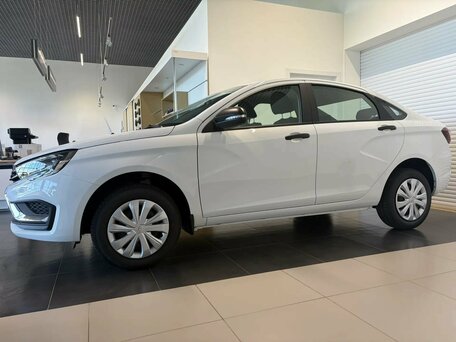 2026 Lada (ВАЗ) Vesta I Рестайлинг (NG), белый, 1611000 рублей, вид 4