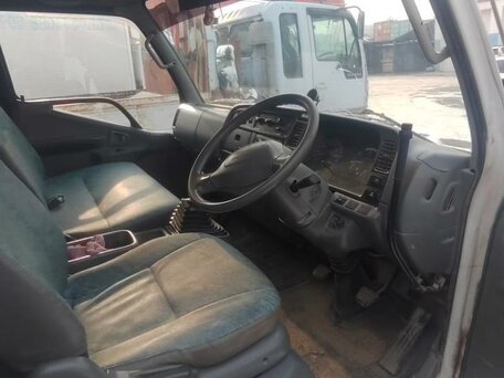2006 Fuso (Mitsubishi) Canter, белый, 4000000 рублей, вид 3