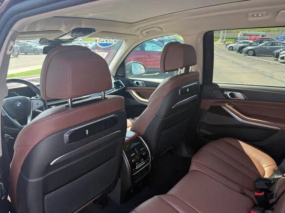 2025 BMW X7 40i I (G07) Рестайлинг, пурпурный, 9981119 рублей - вид 14