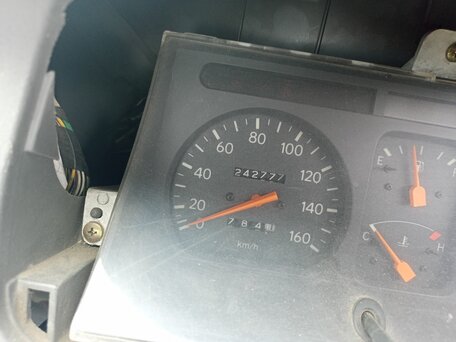 2000 Toyota Dyna, белый, 800000 рублей, вид 4
