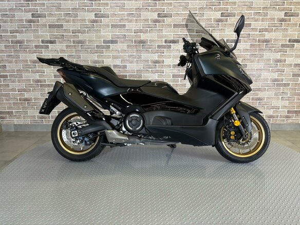 2023 Yamaha TMAX, зелёный, 1230000 рублей