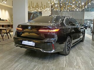 2026 BMW 7 серии 740i xDrive VII (G70), чёрный, 16450000 рублей, вид 4