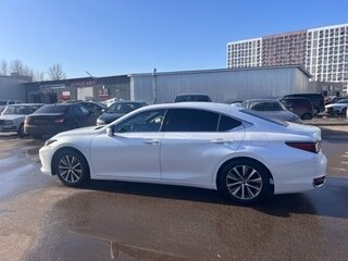 2018 Lexus ES 250 VII, белый, 3750000 рублей, вид 3