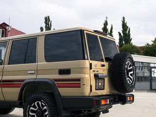 2025 Toyota Land Cruiser 76 70 Series Рестайлинг 2, бежевый, 12550000 рублей, вид 4