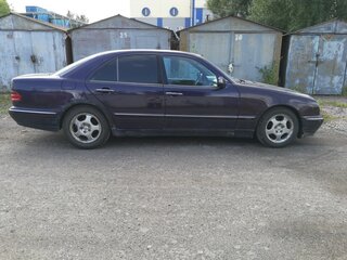 1999 Mercedes-Benz E-Класс 240 II (W210, S210) Рестайлинг, фиолетовый, 201000 рублей, вид 5