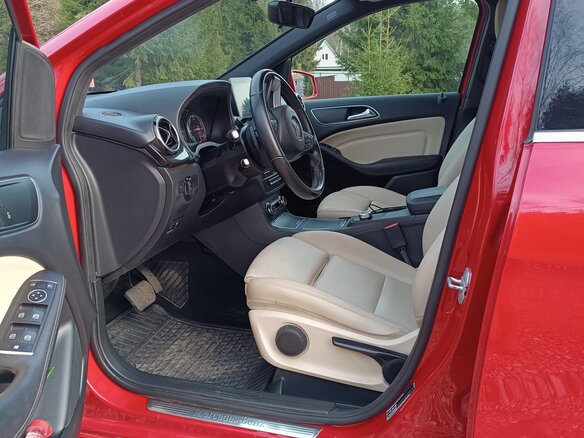 2017 Mercedes-Benz B-Класс 250 e II (W246) Рестайлинг, красный, 1700000 рублей - вид 10