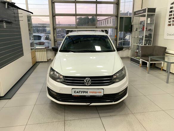 2015 Volkswagen Polo V Рестайлинг, белый, 399000 рублей - вид 2