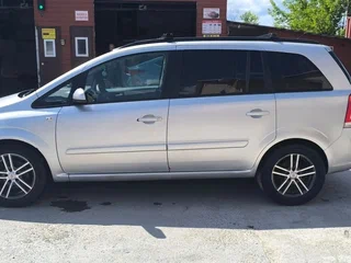 2012 Opel Zafira B Рестайлинг, серебристый, 530000 рублей, вид 3