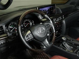 2017 Lexus LX 570 III Рестайлинг 2, чёрный, 6000000 рублей, вид 3