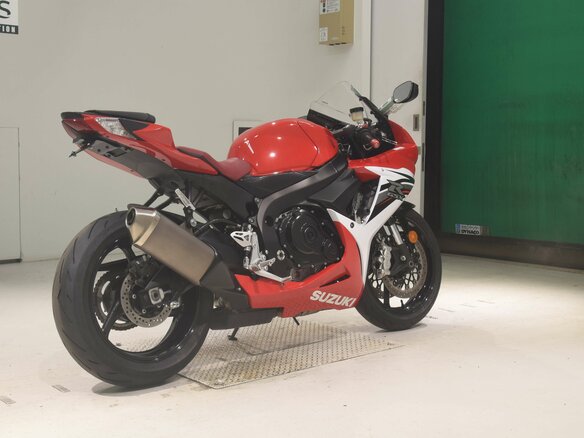 2013 Suzuki GSX-R 600, красный - вид 3