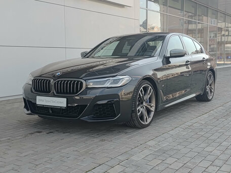 2021 BMW 5 серии M550i xDrive VII (G30/G31/G38) Рестайлинг, серый, 7300000 рублей, вид 1