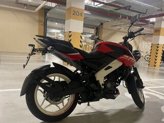 2021 Bajaj Pulsar NS 200, красный, 210000 рублей, вид 3