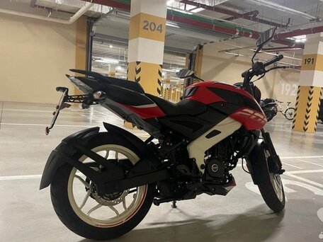 2021 Bajaj Pulsar NS 200, красный, 210000 рублей, вид 3