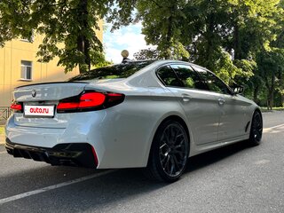 2021 BMW 5 серии 530i xDrive VII (G30/G31/G38) Рестайлинг, белый, 4749000 рублей, вид 4