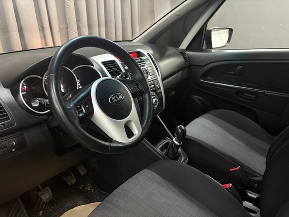 2014 Kia Venga 5-speed I, серый, 699888 рублей - вид 4