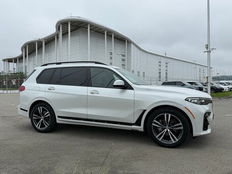 2020 BMW X7 40i I (G07), белый, 7388888 рублей, вид 3
