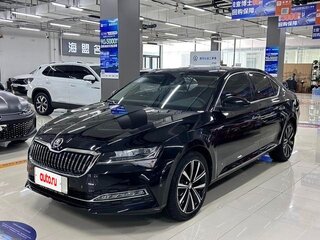 2022 Skoda Superb III Рестайлинг, чёрный, 1770000 рублей, вид 1