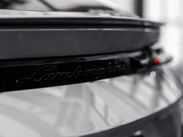 2024 Lamborghini Urus S I Рестайлинг, серебристый, 33000000 рублей - вид 5