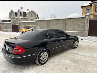 2004 Mercedes-Benz E-Класс 320 III (W211, S211), чёрный, 700000 рублей, вид 1