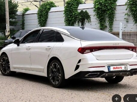 2023 Kia K5 III Рестайлинг, белый, 2600000 рублей, вид 3
