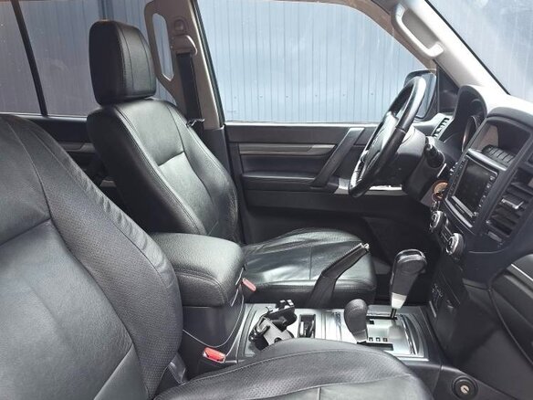 2011 Mitsubishi Pajero IV Рестайлинг 1, серебристый, 2100000 рублей - вид 9
