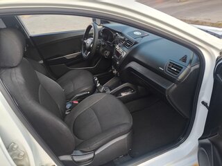 2013 Kia Rio 5-speed III, белый, 640000 рублей, вид 5