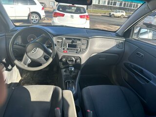 2011 Kia Rio II Рестайлинг, серебристый, 390000 рублей, вид 5