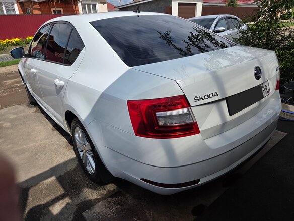 2019 Skoda Octavia III (A7) Рестайлинг, белый, 1750000 рублей - вид 3