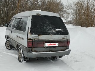 1991 Toyota Town Ace II Рестайлинг 2, серебристый, 220000 рублей, вид 2