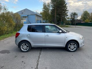 2013 Skoda Fabia II Рестайлинг, серебристый, 750000 рублей, вид 4