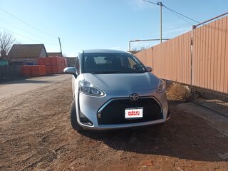 2019 Toyota Sienta II Рестайлинг, серебристый, 1700000 рублей, вид 1