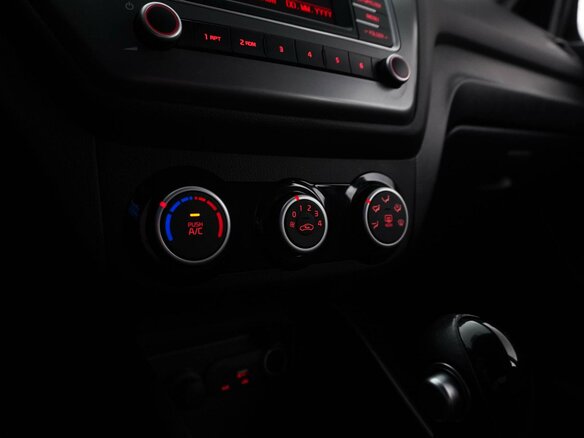 2017 Kia Rio III Рестайлинг, серебристый - вид 13