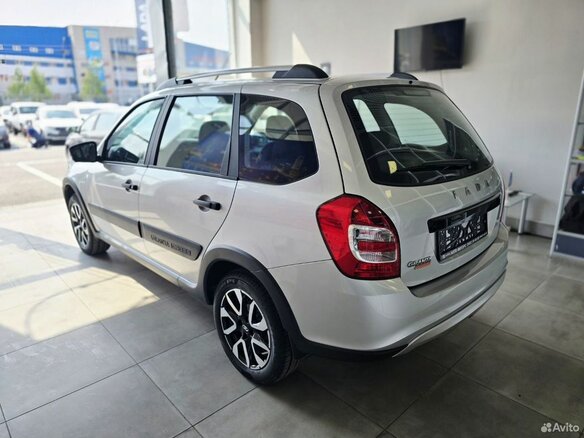 2026 Lada (ВАЗ) Granta Cross I Рестайлинг, серебристый, 1246000 рублей - вид 2