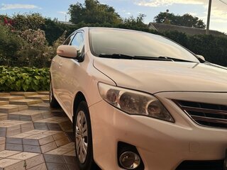2013 Toyota Corolla X (E140, E150) Рестайлинг, белый, 950000 рублей, вид 1