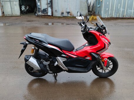 2020 Honda ADV150, красный, 399000 рублей, вид 4