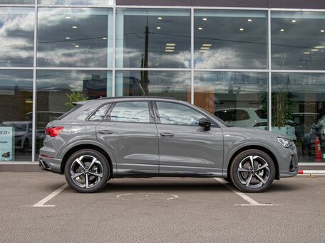 2026 Audi Q3 45 TFSI II (F3), серый, 4990000 рублей, вид 4