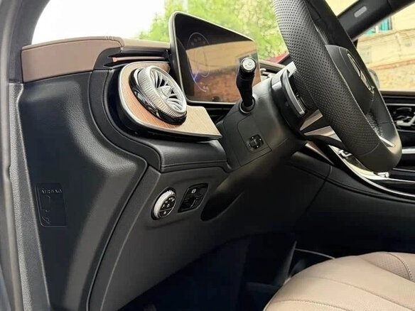 2025 Mercedes-Benz EQE 500, чёрный - вид 9
