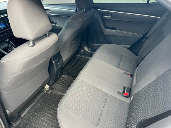 2018 Toyota Corolla XI (E160, E170, E180) Рестайлинг 1, белый - вид 34