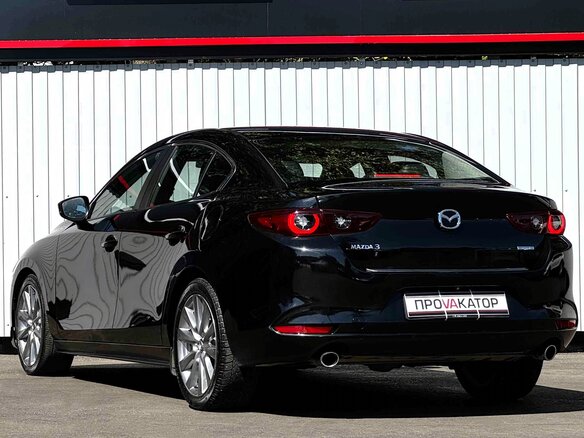 2022 Mazda 3 IV (BP), чёрный, 2147000 рублей - вид 4