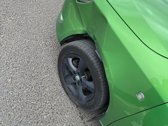 2011 Skoda Fabia II Рестайлинг, зелёный - вид 4