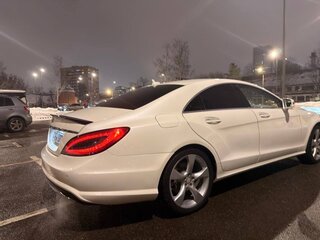 2014 Mercedes-Benz CLS 550 II (C218) Рестайлинг, белый, 3000000 рублей, вид 2