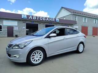 2014 Hyundai Solaris I Рестайлинг, серебристый, 690000 рублей, вид 1