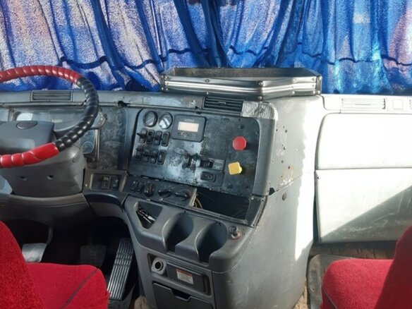 2000 Freightliner Columbia, чёрный, 1500000 рублей - вид 12