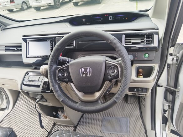 2017 Honda Stepwgn V, белый, 1699999 рублей - вид 7