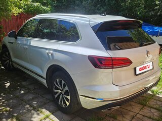 2020 Volkswagen Touareg III, белый, 4200000 рублей, вид 3