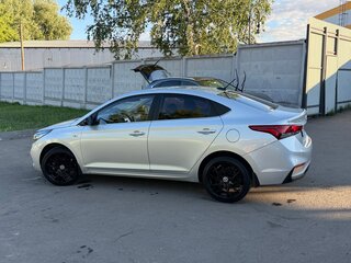 2017 Hyundai Solaris II, серебристый, 1100000 рублей, вид 4