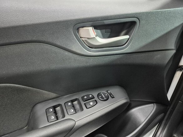2017 Hyundai Solaris II, белый - вид 13