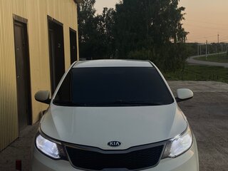 2016 Kia Rio III Рестайлинг, белый, 805000 рублей, вид 3